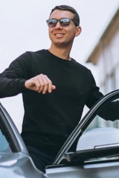Homem sorrindo